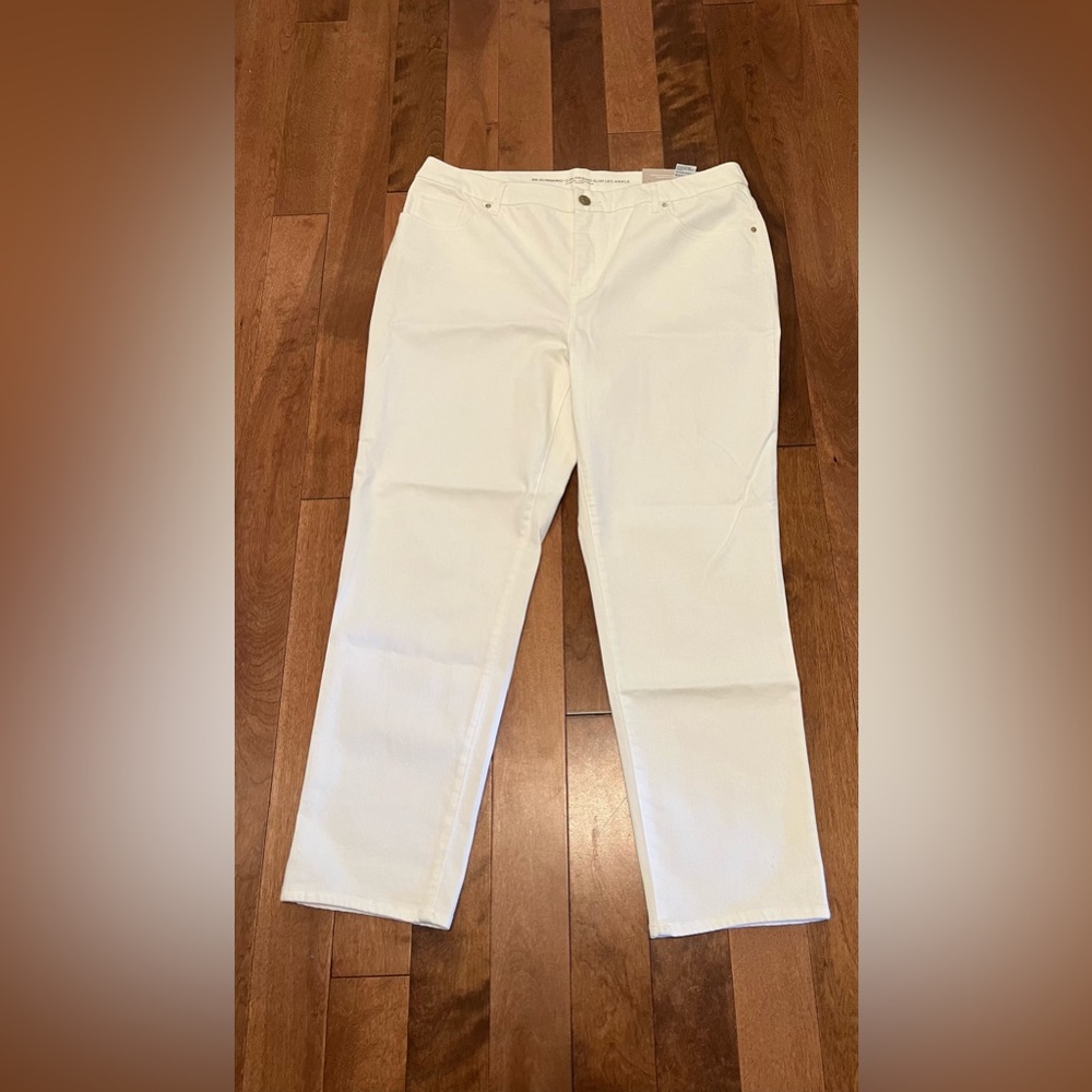 Chico’s So Slimming Girlfriend Slim Leg Ankle Jean